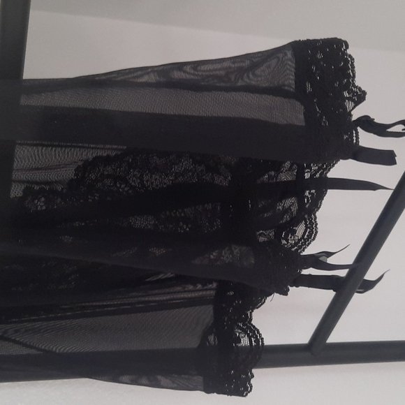 Victoria Secret - Picture 4 of 6